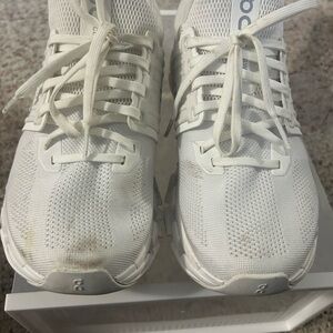 On cloud Running White Lace-Up Athletic Sneakers
